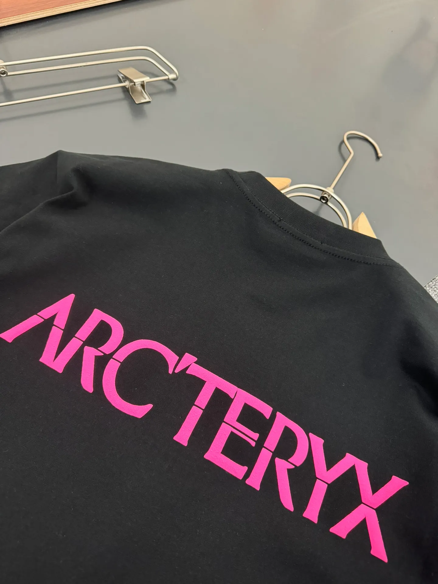 ARC‘TERYX/ g Breathable t logo New Arrival t ， Breathable， ， Versatile ：White Black Red Sizes：S M L XL XXL